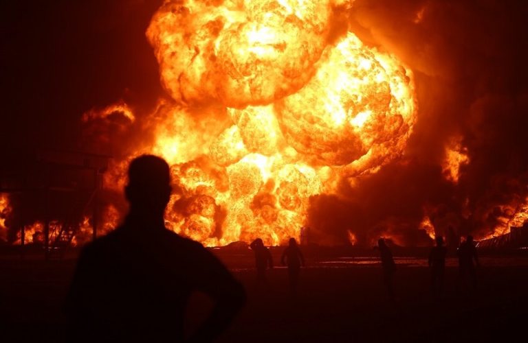 الولايات المتحدة.. انفجار وحريق هائل في مصفاة نفطية