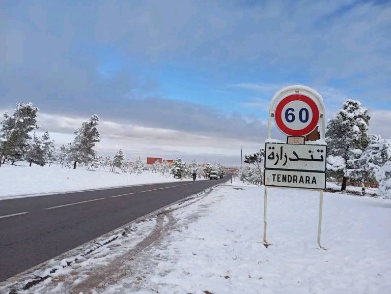 تندرارة .. التساقطات الثلجية تزين المدينة وتعزز فرشتها المائية (صور)