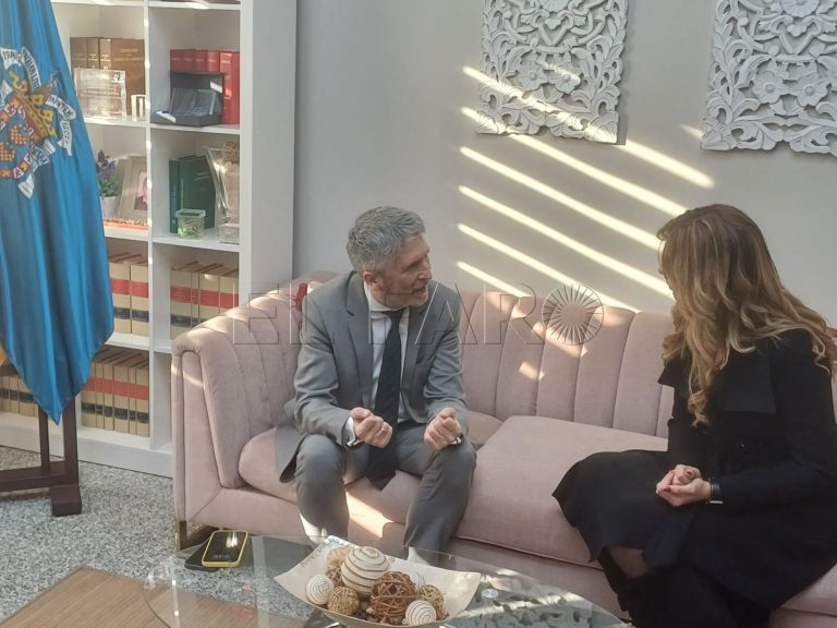 وزير الداخلية الإسباني يحل بمليلية المحتلة لتفقد الحدود الذكية