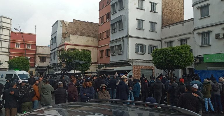 البيضاء.. عناصر "البسيج" تداهم منازل بحي اسباتة