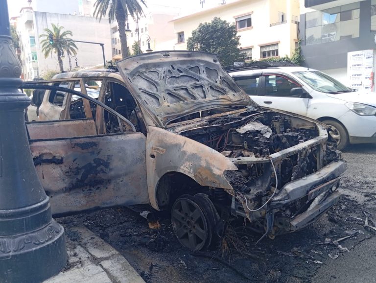 حريق سيارة اسعاف طنجة