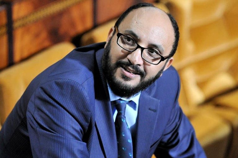 من هو حسن طارق الذي عينه الملك في منصب وسيط المملكة؟