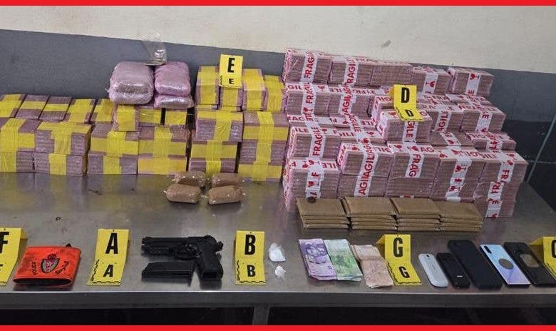 أحدهما ضابط شرطة.. ضبط 175 كلغ من المخدرات بحوزة شخصين بأكادير 1 أحدهما ضابط شرطة.. ضبط 175 كلغ من المخدرات بحوزة شخصين بأكادير