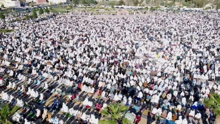 جرسيف.. آلاف المصلين يؤَدون صلاة عيد الفطر المبارك