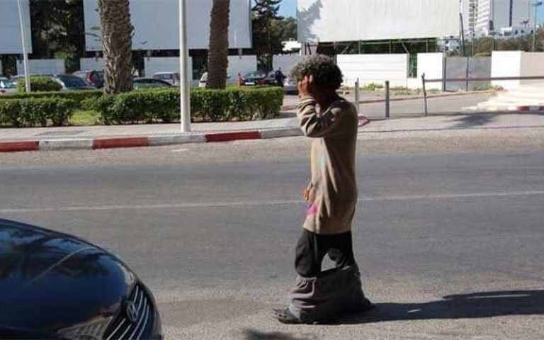 سطات.. مختلون عقليا يهددون حياة المواطنين بقصبة أولاد سعيد