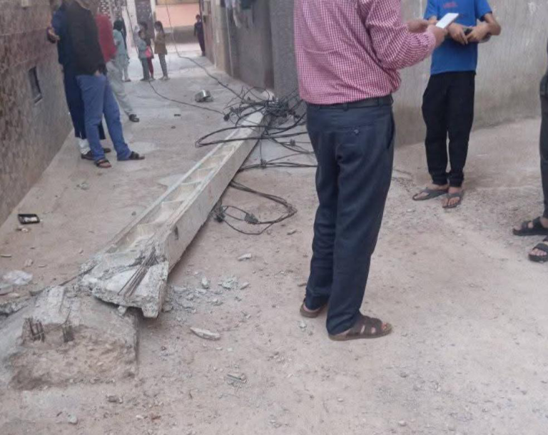 على شاكلة ”حفرة” أكادير.. الإهمال يؤدي لسقوط عمود كهربائي بآيت ملول