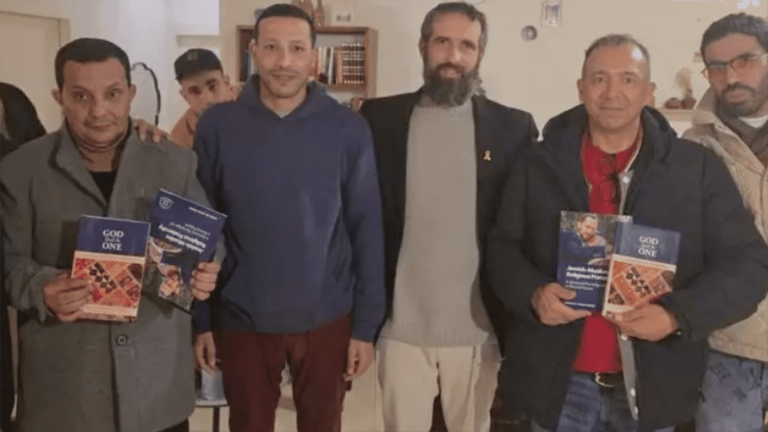 زيارة وفد مغربي إلى إسرائيل.. دعم للحوار أم اصطفاف سياسي في وقت حساس؟