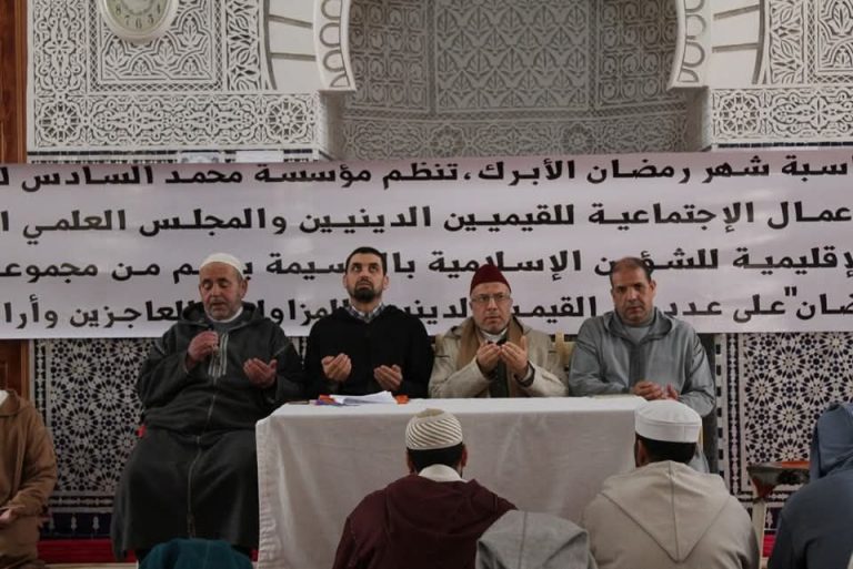 مؤسسة محمد السادس توزع "قفة رمضان" على القيمين الدينيين بالحسيمة