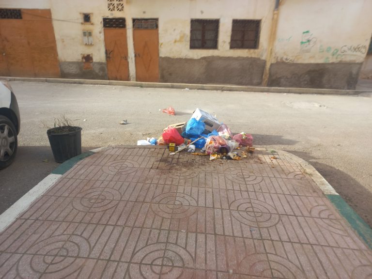 تراكم النفايات بصفرو وشركة التدبير خارج التغطية