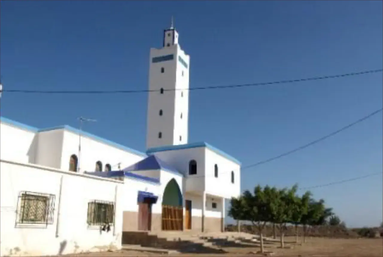 ضوضاء الطبول تخترق جدران المسجد في رمضان.. من سمح بإزعاج المصلين في الناظور؟