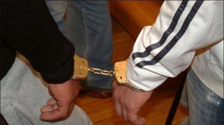 اعتقال شخصين