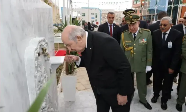 مجددا.. النظام الجزائري يهاجم المغرب بسبب فشله في إدارة أزمة المياه 1 الرئيس الجزائري عبد المجيد تبون يشرب الماء