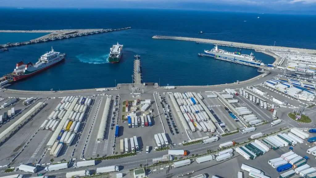 إطلاق خط جديد لنقل البضائع بين طنجة المتوسط وميناء هويلبا