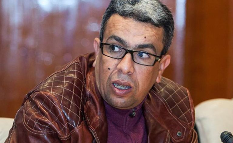 خبير في القانون الدستوري يُعلق على محاكمة المهداوي: "تسييج لمهنة الصحافة"