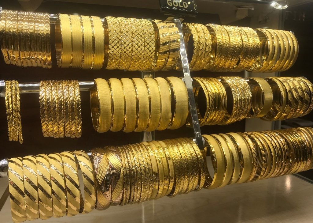 بسبب ارتفاع أسعار الذهب.. زبناء يتراجعون عن الشراء وتجار متذمرون