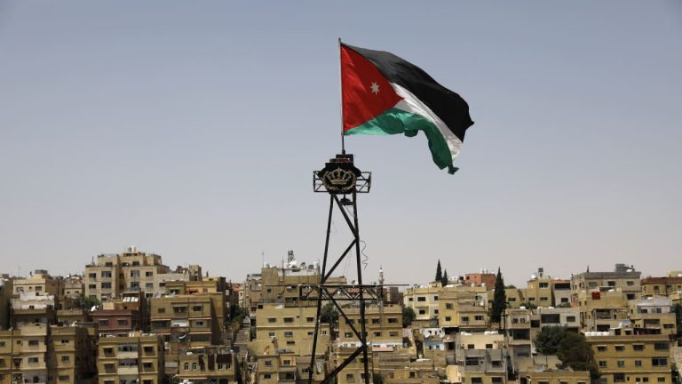 الأردن تعلن حظر أنشطة جماعة الإخوان ويغلق كافة مكاتبها