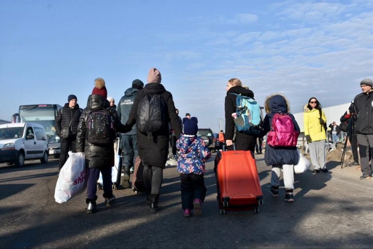 ألمانيا توقف مؤقتا إعادة توطين اللاجئين