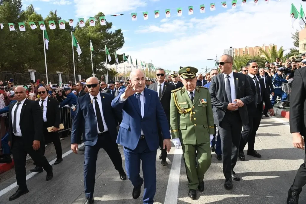 الرئيس الجزائري عبد المجيد تبون مع شنقريحة في بشار