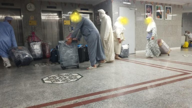 شركة "مناسك للطيران" تتخلى عن المعتمرين المغاربة بالسعودية