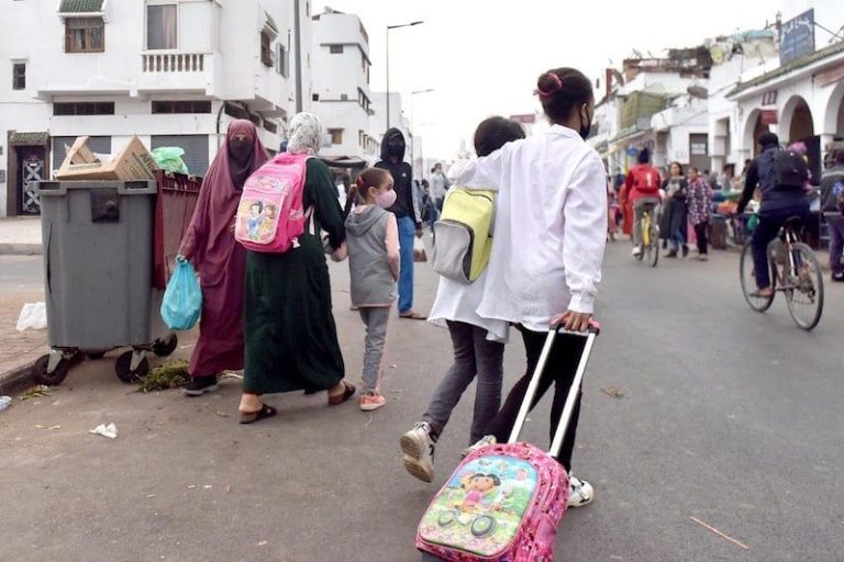 فوضى داخل مؤسسة تعليمية بالعروي.. تلميذ يعتدي بوحشية على زميلته ويتسبب في نزيف خطير