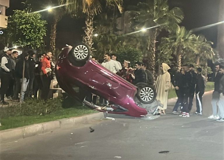 السرعة المفرطة تتسبب في انقلاب سيارة بمراكش