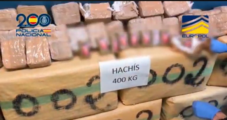 عصابة فرنسية تتسلل عبر إسبانيا والمغرب.. 400 كلغ حشيش وخطة هروب على طريقة الأفلام