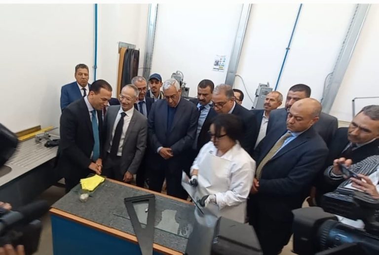 السعدي وعامل مكناس يتفقدان ورشات قطب الزجاج بعد افتتاحه الرسمي " فيديو"