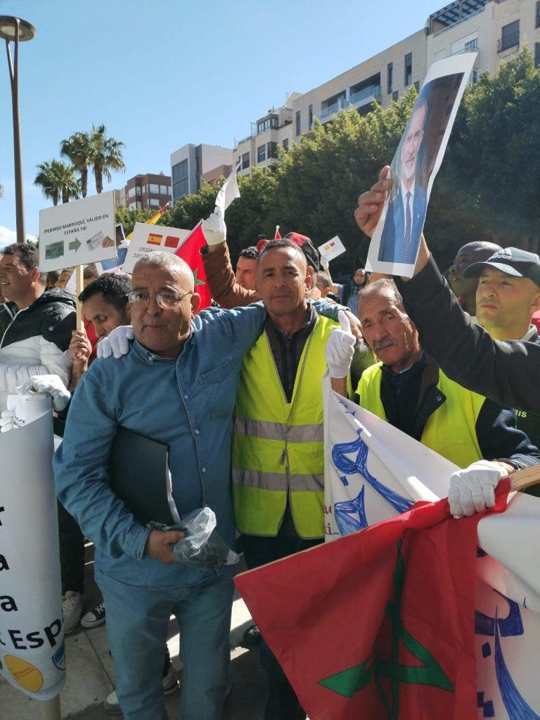 ألميرية .. احتجاجات الجالية المغربية على تغيير رخصة السياقة المغربية