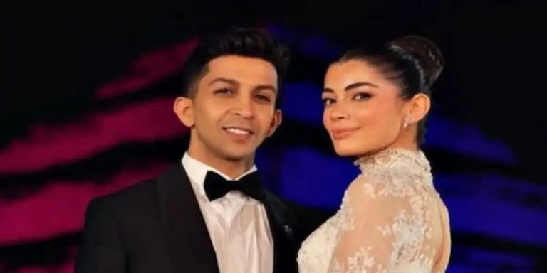 ليلى أحمد زاهر تحتفل بزواجها من هشام جمال في قلب سقارة