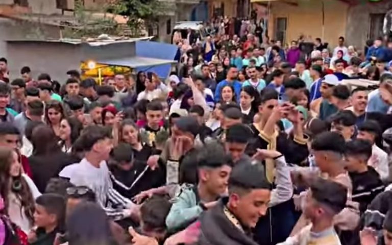 طنجة.. التغني ب"الطاسة والسكر العلني" بحضور أطفال وقاصرين يغضب النشطاء