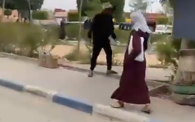شيشاوة.. مختل عقلي يهدد النساء بسيدي المختار وسط مطالب بتدخل عاجل للسلطات