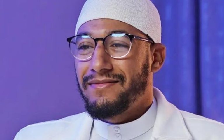 الشيخ سار يهاجم المهندسة المغربية ابتهال.. ونشطاء يصفونه ب"المريض نفسيا"