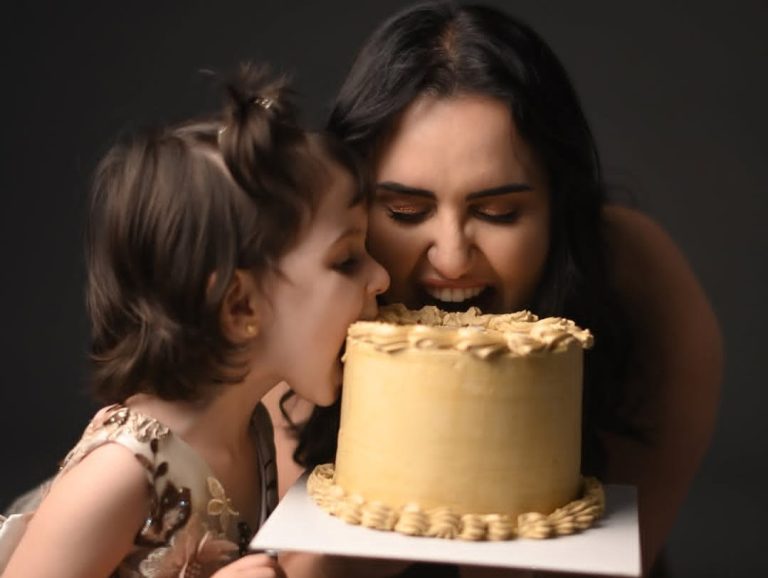 وداد لمنيعي تحتفل بعيد ميلاد ابنتها