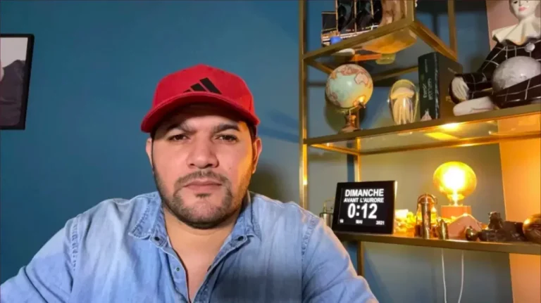 المعارض الجزائري أمير بوخريص
