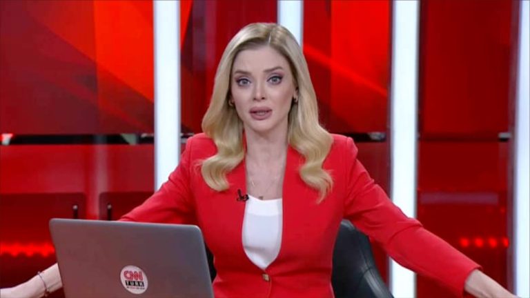المذيعة التركية
