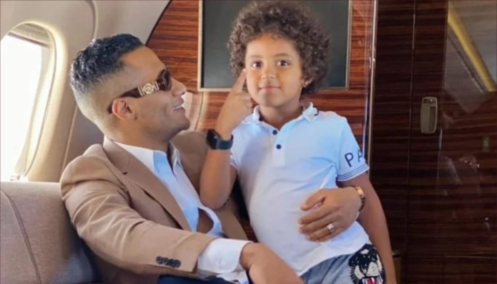 محمد رمضان مع نجله