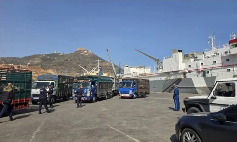ميناء وهران بالجزائر