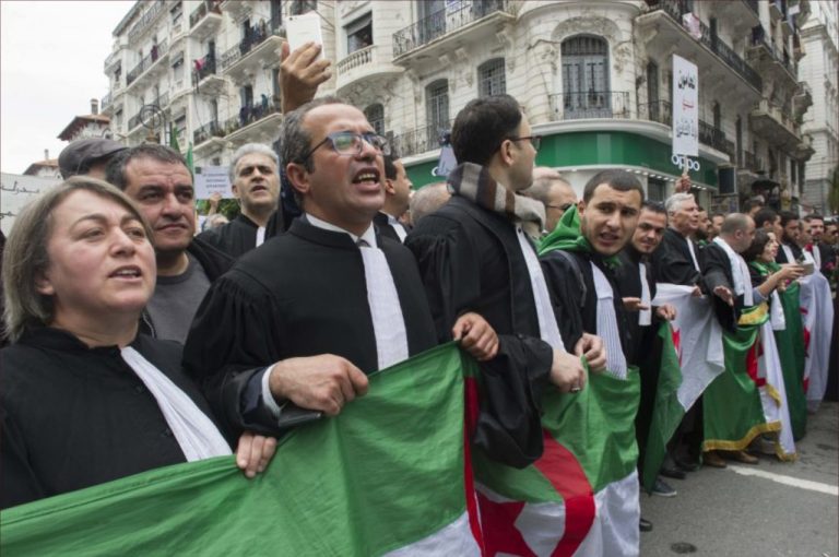 احتجاجات المحامين الجزائرين