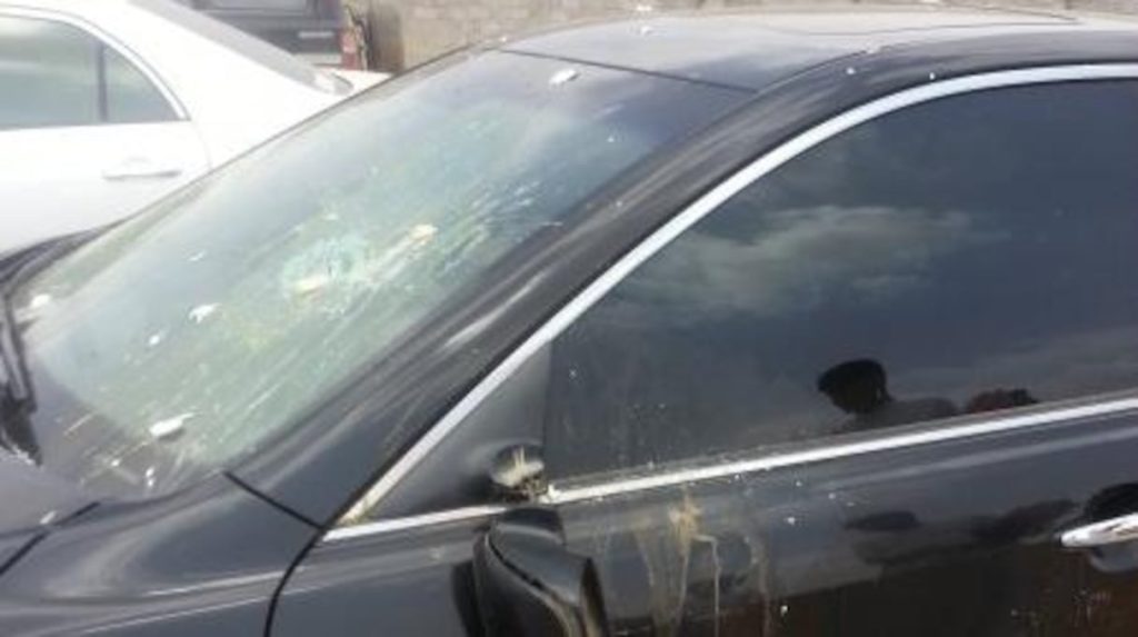 رشق سيارة بالبيض