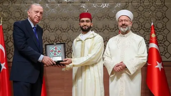 القارئ المغربي وراش يرفع راية الوطن في تركيا 1 القارئ المغربي وراش يرفع راية الوطن في تركيا