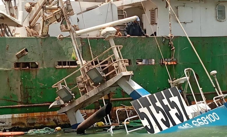 غرق مركب صيد في سواحل نواديبو الموريتانية 1 غرق مركب صيد في سواحل نواديبو الموريتانية
