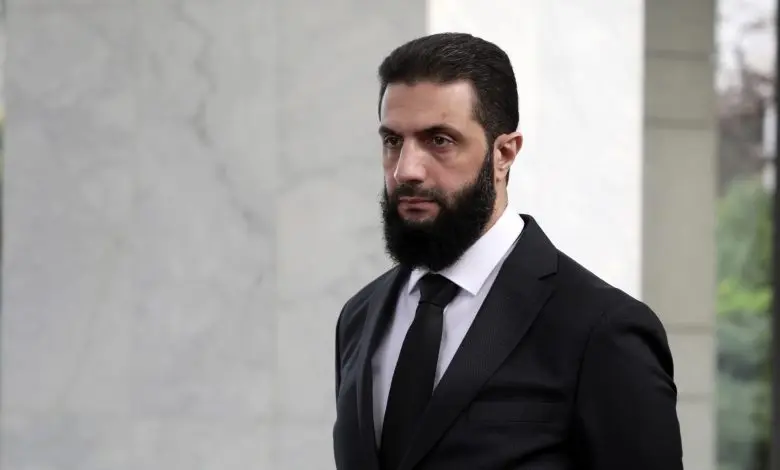في أول زيارة لأوروبا.. الشرع يحل بباريس 1 في أول زيارة لأوروبا.. الشرع يحل بباريس