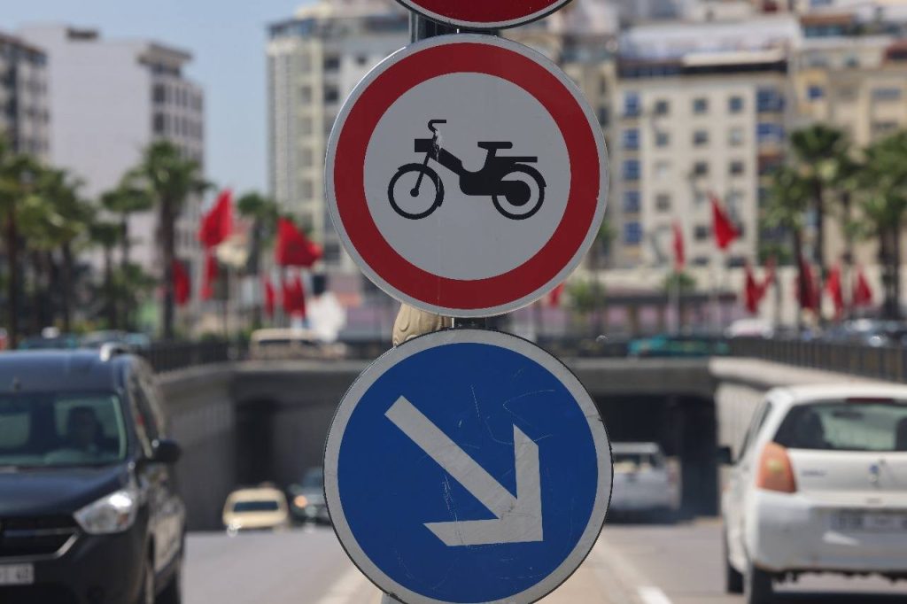 جماعة طنجة تمنع مرور الدراجات النارية تحت الأنفاق