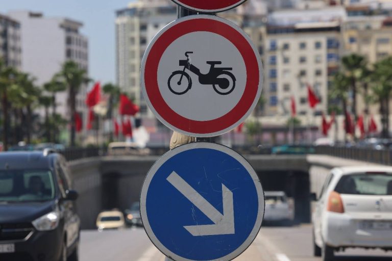 جماعة طنجة تمنع مرور الدراجات النارية تحت الأنفاق