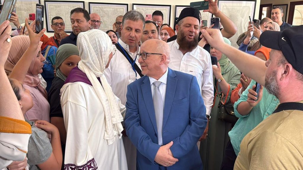 الملك محمد السادس يعزز رعاية حجاج مليلية المحتلة برعاية ملكية استثنائية