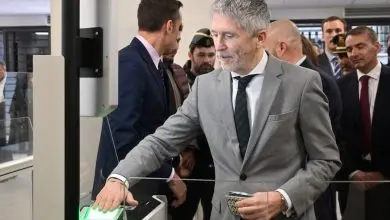 وزير الداخلية الإسباني يقتحم مليلية المحتلة في زيارة مفاجئة لتفعيل الحدود الذكية