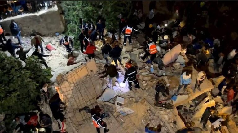 سلطات فاس: "البناية المنهارة كانت موضوع أوامر بالإخلاء"