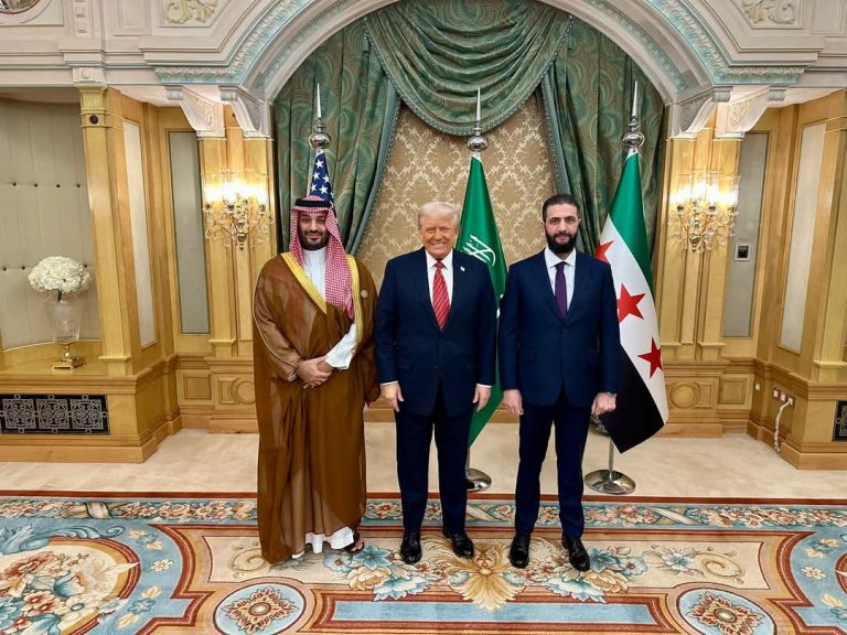 بحضور بن سلمان.. ترامب يلتقي الشرع في الرياض