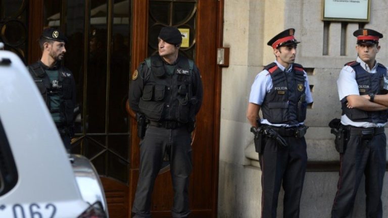 مغاربة يقودون إمبراطورية سلاح وتزوير في إسبانيا.. ضربة أمنية تفضح شبكة عابرة للحدود