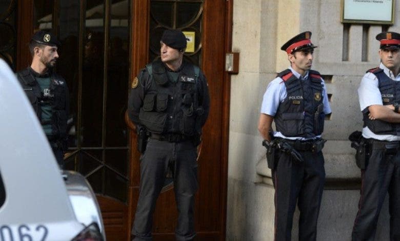 مغاربة يقودون إمبراطورية سلاح وتزوير في إسبانيا.. ضربة أمنية تفضح شبكة عابرة للحدود 1 مغاربة يقودون إمبراطورية سلاح وتزوير في إسبانيا.. ضربة أمنية تفضح شبكة عابرة للحدود